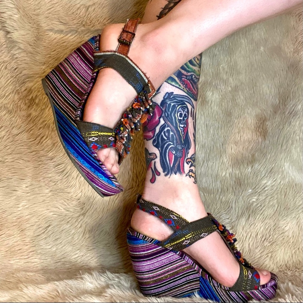 Blowfish Malibu Multi Stripe Timo Wedge Heels Sz 7